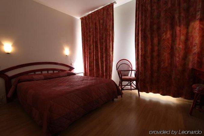 Garden Hotel تولوز الغرفة الصورة